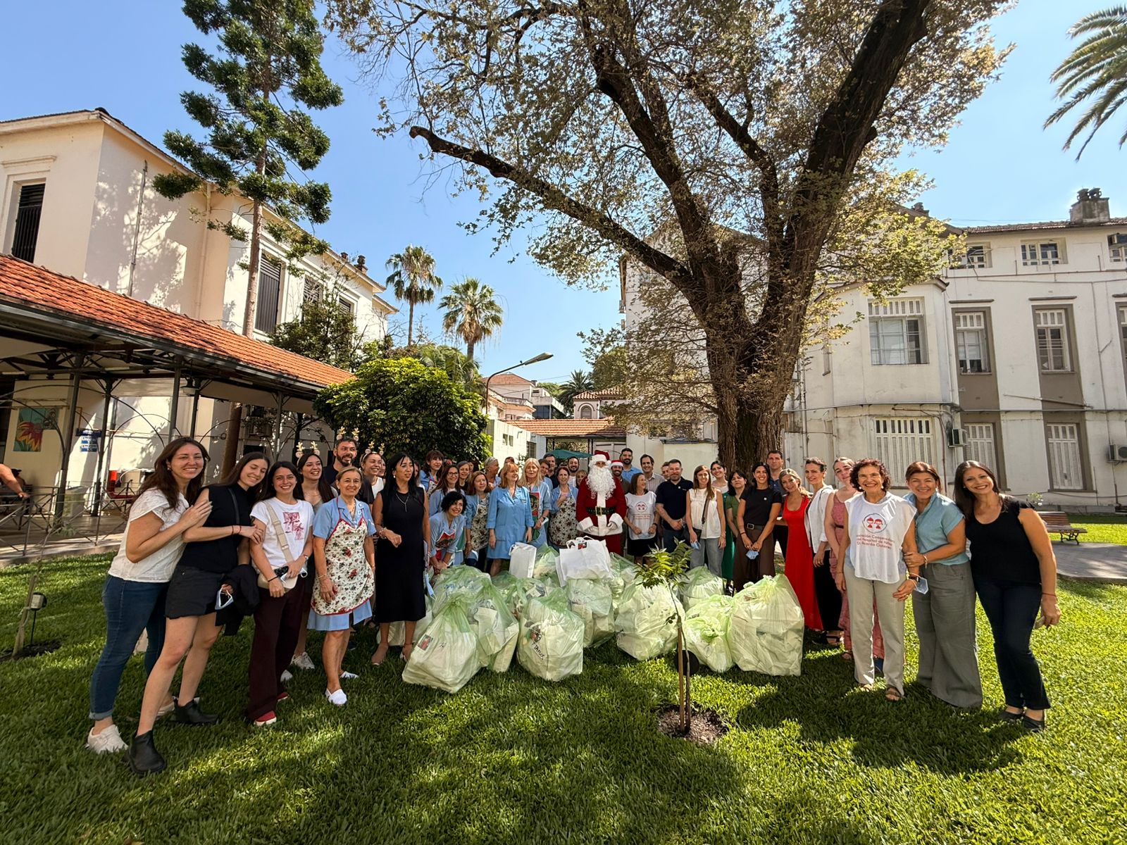 Entrega de juguetes en todas las unidades del hospital