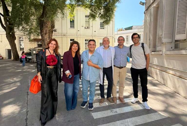 Topa visitó el Hospital de Niños en el marco de los 70 años de la Cooperadora